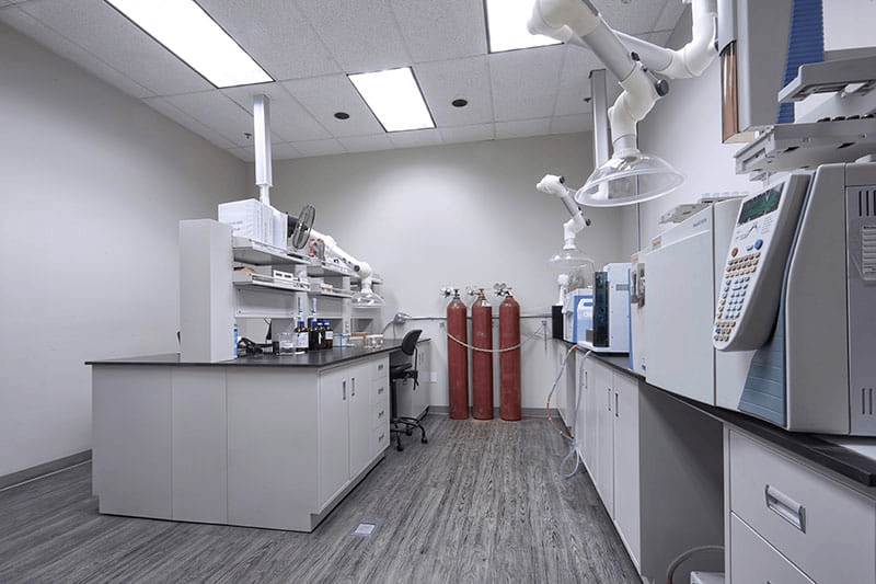 PCR 實驗室建設全攻略：萬級凈化 + 負壓系統如何 7 天