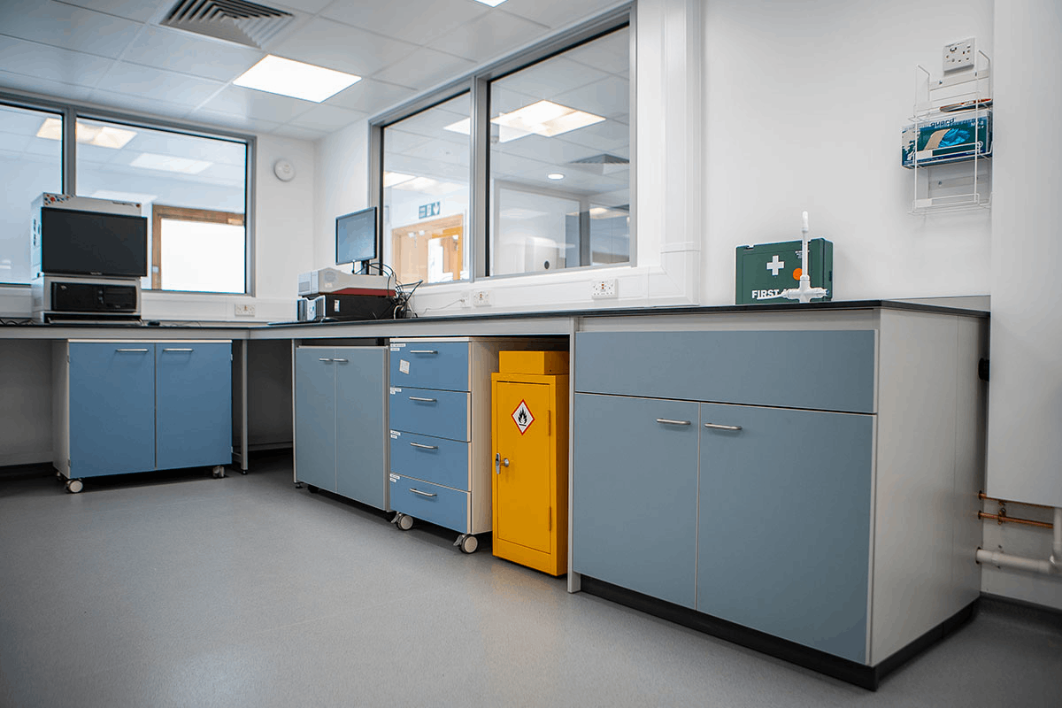 食品廠檢測實驗室裝修設計及實驗室臺柜配置方案